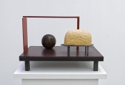 Roland Cognet, Espace concret, 2009, Acier, bois, résine, 30 x 50 x 35 cm
