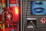 Peter Klasen, Bouche en bleu, flêche, vanne rouge,  2011, technique mixte et néon sur toile, 90 x 115 cm