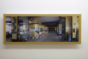Le Garage, 2011, Photographie argentique plastifiée, détourée et contrecollée sur PVC, 4 plans successifs, 39,5 x 100 cm, 1/3 exemplaires
